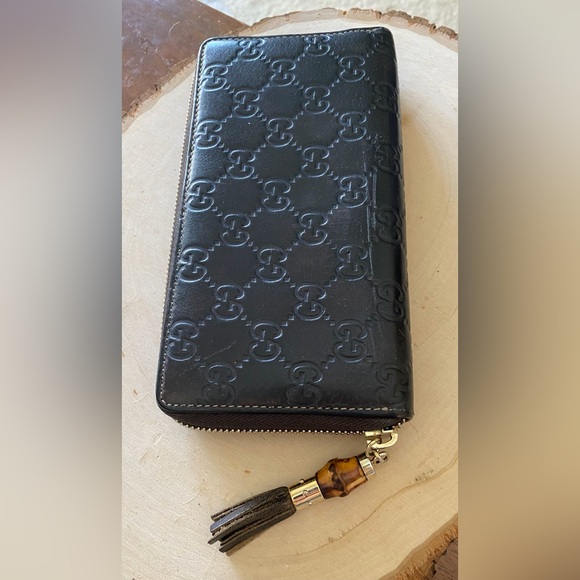 Gucci Black Embossed Wallet - Picture 15 of 16
